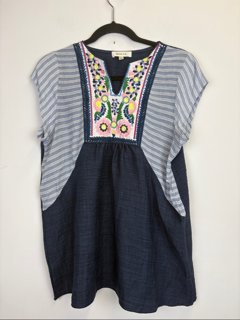 Hailey & Co Embroidered Boho Top Blue Striped Floral Bib Tunic Blouse Sz Medium